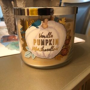 Bath & Body Works scented candle
